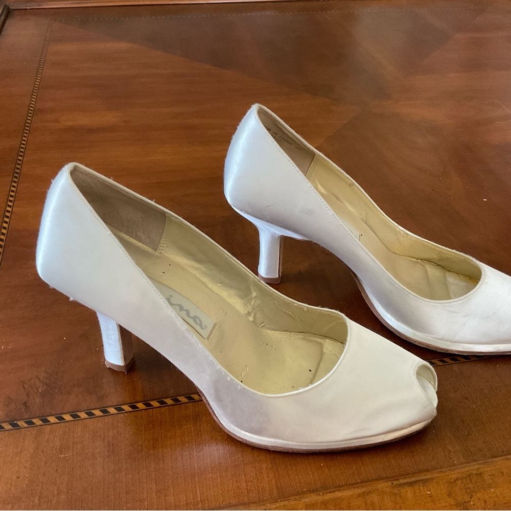 Classic White Peep-Toe Mid-Heels for Women
